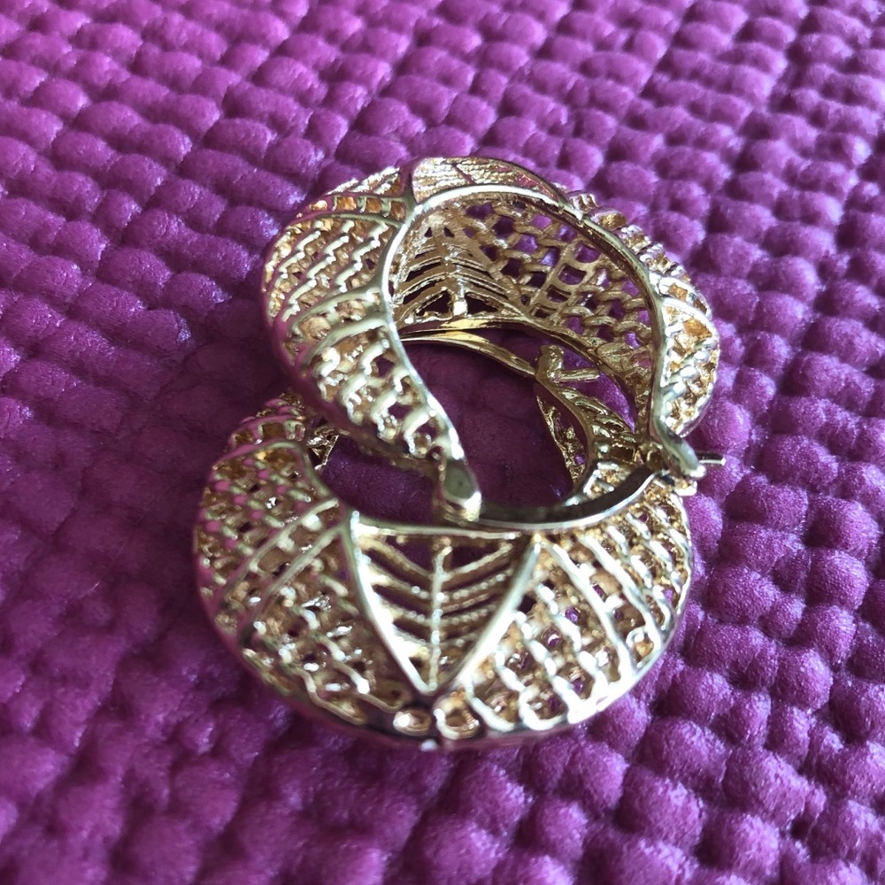 18k Gold Plated Basket Weave Hoops 💛 - Picture 6 of 10